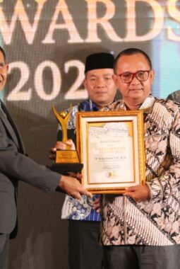 Konsisten Mengawal dan Memperjuangkan Suara Masyarakat Pesisir, Sumar Rosul Dianugerahi Parliamentary Awards 2026 Jawa Pos Radar Semarang.
