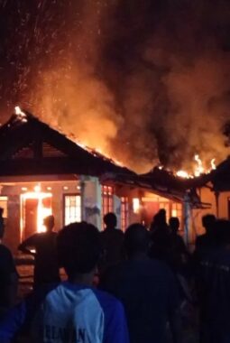 Gudang Mebel dan Tiga Rumah di Bojong Pekalongan Terbakar, Kerugian Ditaksir Rp500 Juta